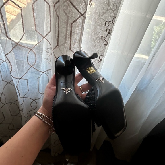 Prada heels - Picture 4 of 4